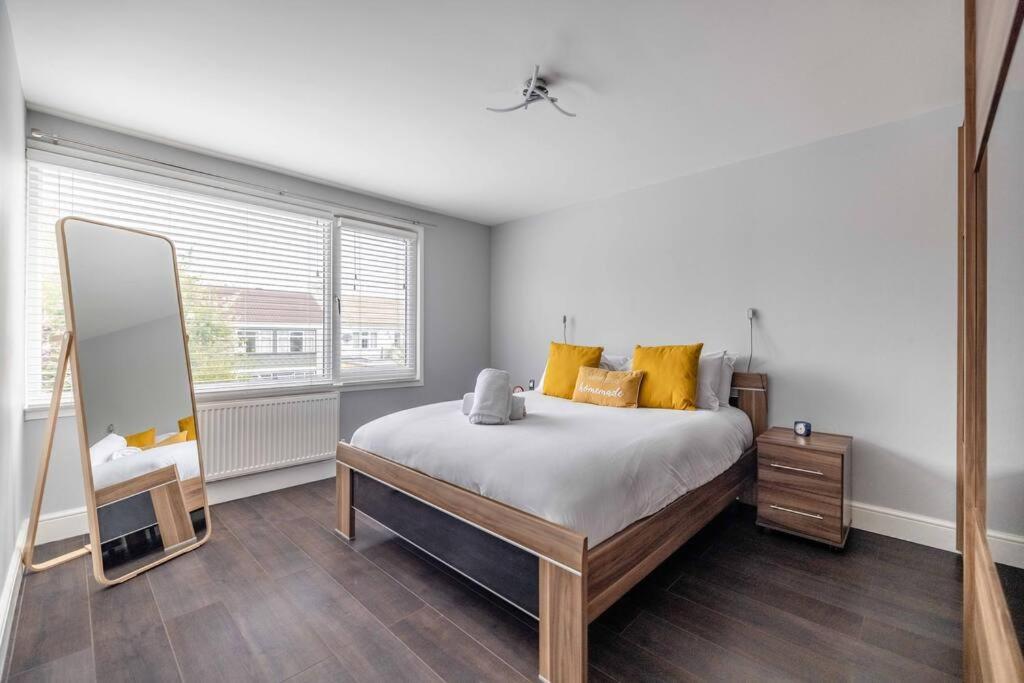 Central Windsor, 5 Mins To Legoland, Driveway Bagian luar foto